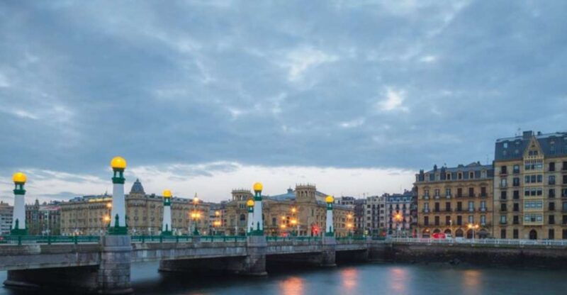 san-sebastian-private-custom-walking-tour-with-a-guide