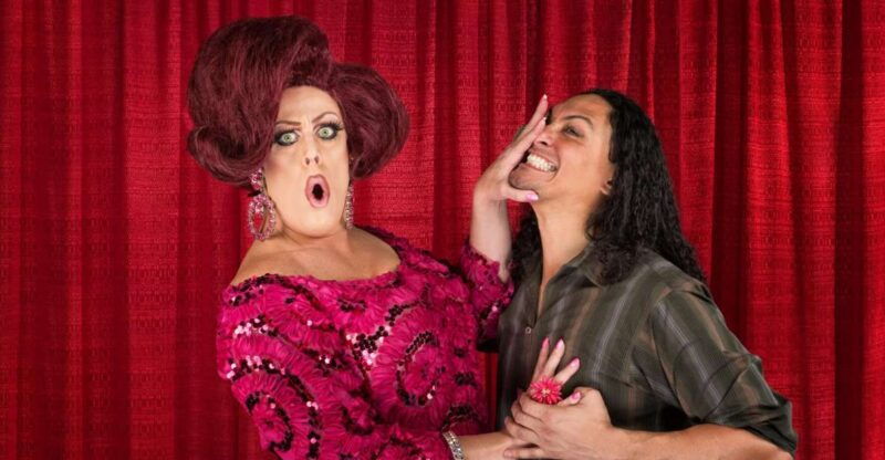 savannah-drag-queen-guided-pub-crawl-with-sing-a-longs