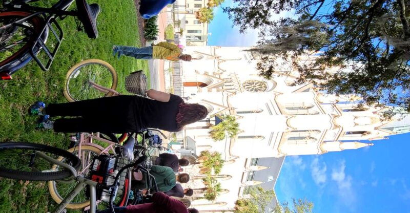 savannah-historical-bike-tour-with-tour-guide