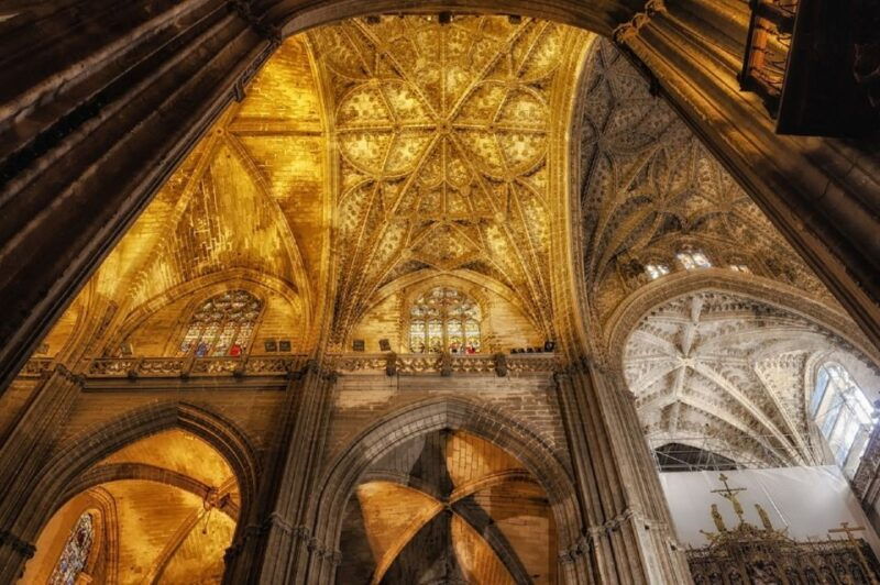 seville-cathedral-giralda-alcazar-guided-tour