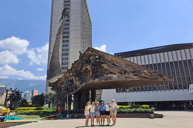 shared-tour-commune-13-and-metro-cable-la-aurora-of-medellin