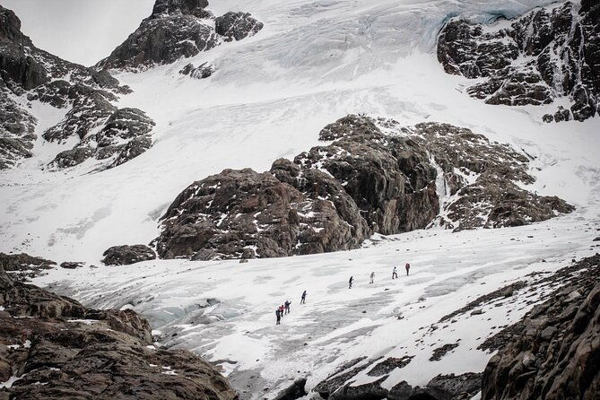 short-trekking-to-vinciguerra-glacier-and-laguna-tempanos