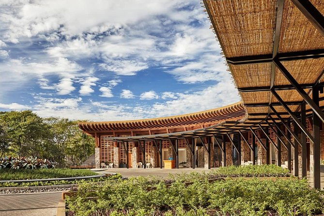 shuttle-from-liberia-airport-to-four-seasons-papagayo-costa-rica