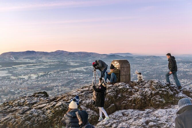 small-group-guided-hike-of-arthurs-seat-and-holyrood-park