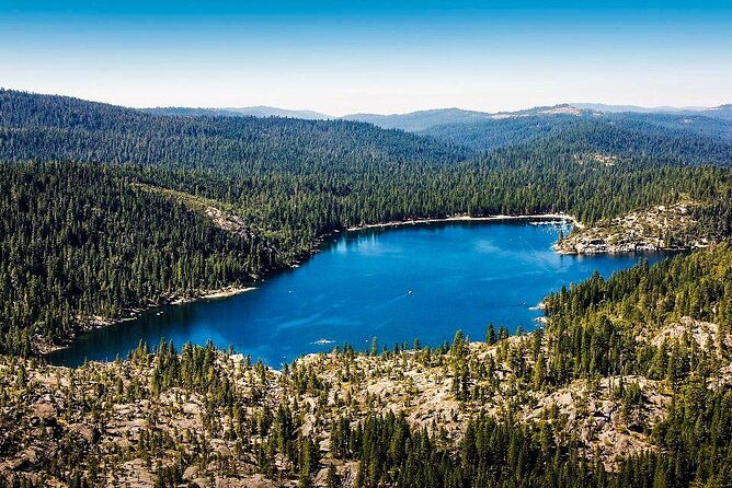 small-group-hiking-around-the-pinecrest-lake-trail