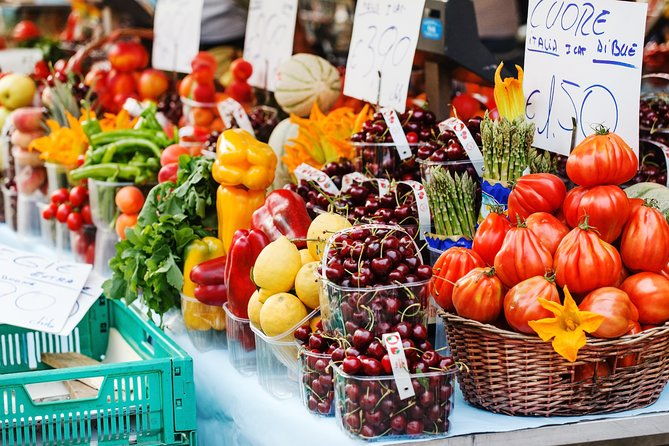 small-group-market-tour-and-dining-experience-at-a-cesarinas-home-in-brindisi