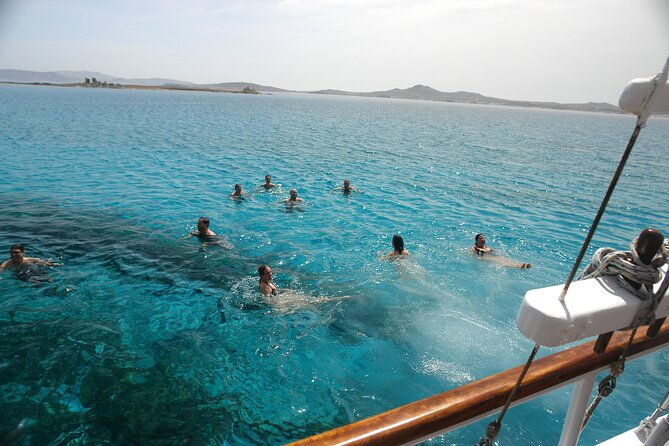 snorkeling-at-the-pirate-islets-and-paradise-beach