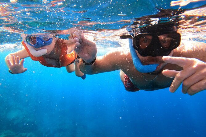 snorkeling-from-boat-in-puerto-colon