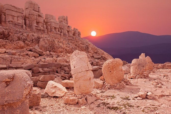 southeast-anatolia-tour-nemrut-gobeklitepe-zeugma