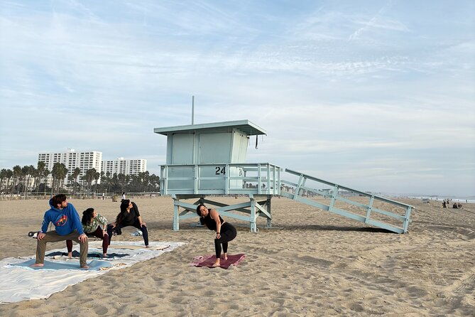 stretch-and-sip-yoga-with-fresh-juice-on-santa-monica-beach