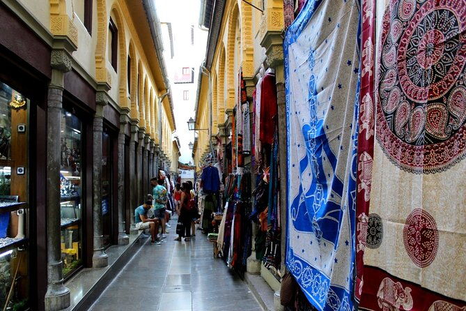 stroll-through-granada-historic-center-and-albayzin