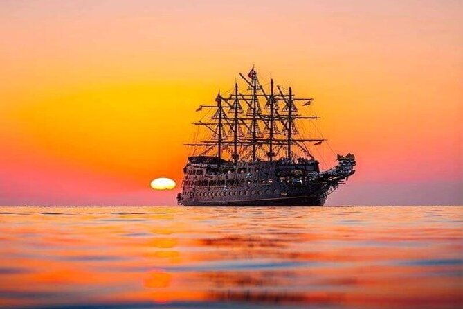 sunset-boat-trip-along-the-coast-of-alanya
