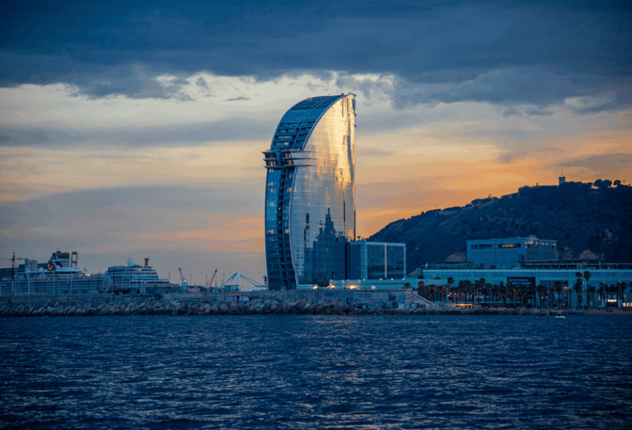 sunset-sailing-experience-in-barcelona