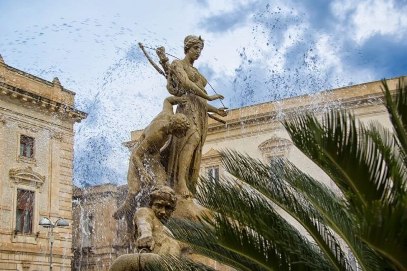 syracuse-ortigia-guided-walking-tour-cannolo-tasting