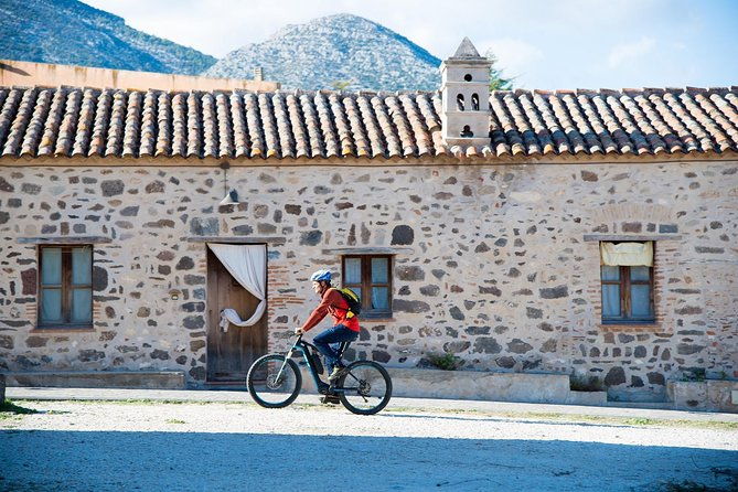 the-ring-of-mountain-tuttavista-with-electric-mountain-bikes