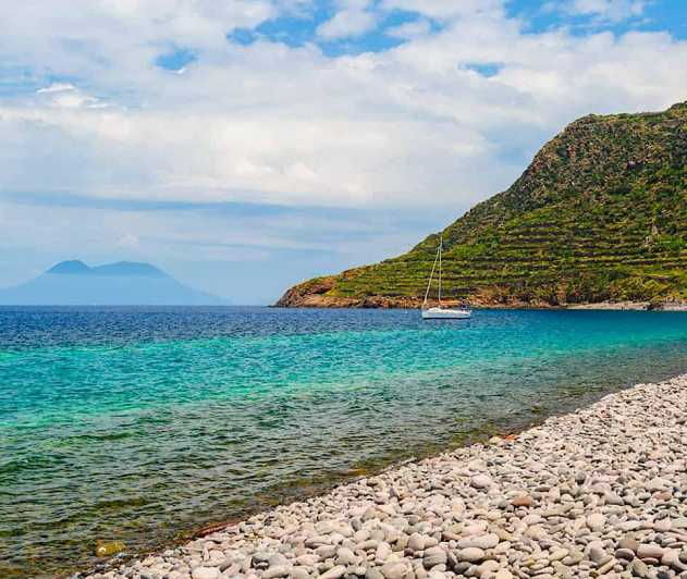 tour-alicudi-and-filicudi-max-12-p