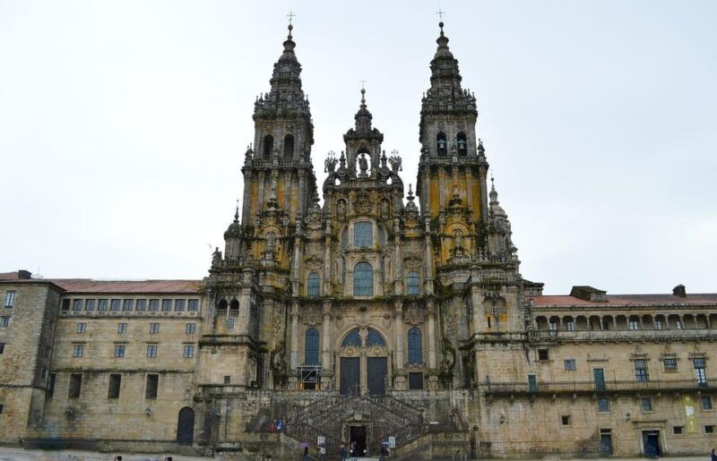 tour-cathedral-of-santiago-with-roofs-portico-de-la-gloria