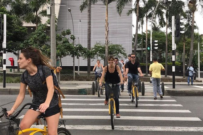 tour-medellin-by-bike