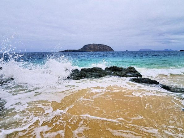 traditional-canarian-street-market-and-marine-reserve-of-la-graciosa