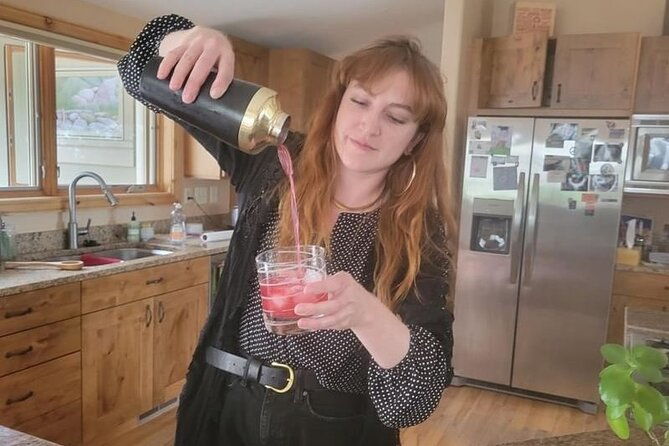 traveling-spoon-private-online-mixology-cocktail-making-class