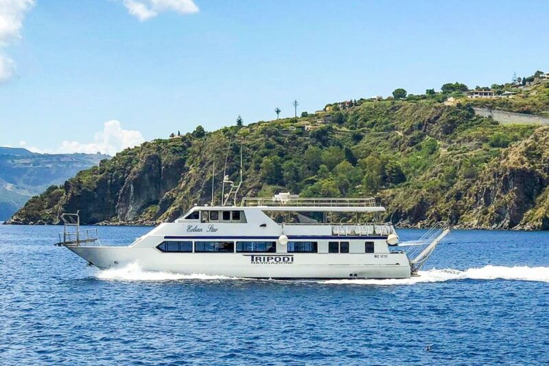 tropea-lipari-panarea-and-stromboli-boat-tour-by-night