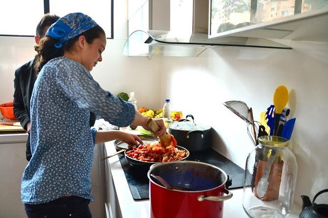 tropical-abundance-interactive-cooking-class-in-bogota