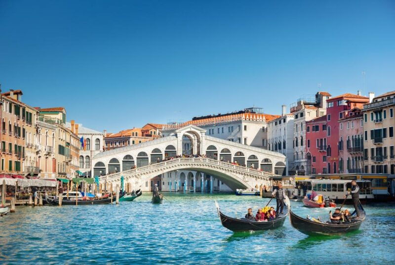 venice-city-walking-tour-with-an-app