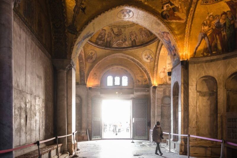 venice-gondola-ride-guided-tour-of-st-marks-basilica
