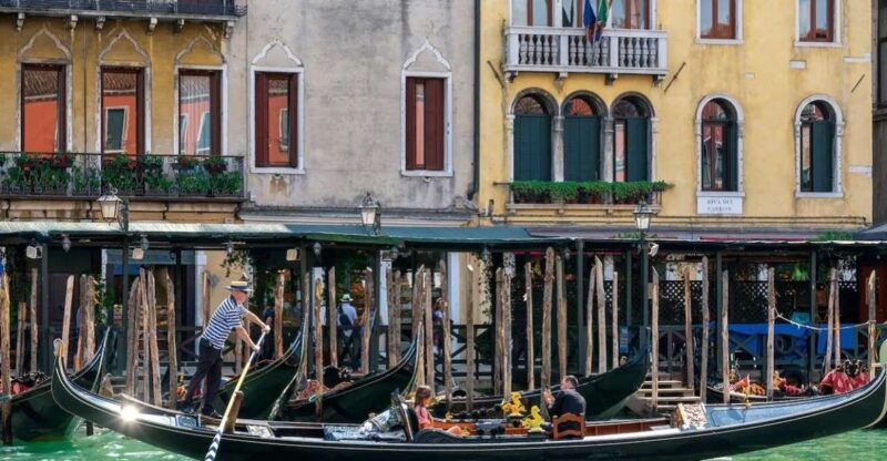 venice-off-the-beaten-path-private-gondola-ride
