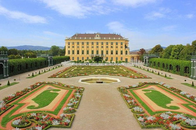 vienna-private-transfer-from-vienna-airport-to-city-centre