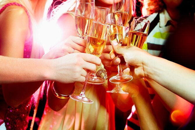 vintage-shopping-tour-of-the-arts-district-with-100-photos-champagne-and-lunch