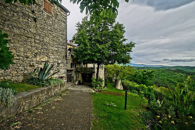 visit-hum-the-smallest-town-in-the-world-private-tour
