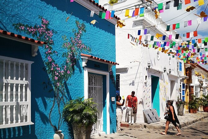 walking-tour-with-transfers-gabriel-garcia-marquez-cartagena-walled-city
