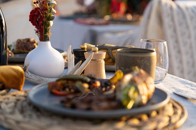 wildlife-safari-with-snowshoe-winter-camp-dinner-experience