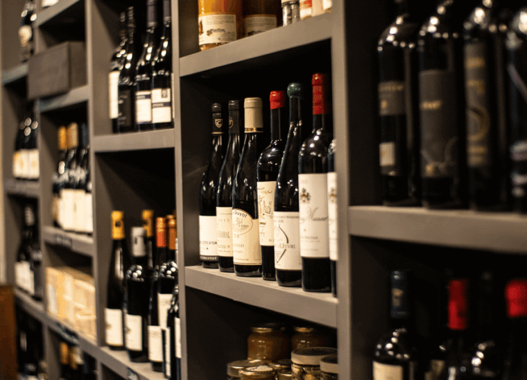 wine-tasting-experience-with-cheese-and-cold-cuts