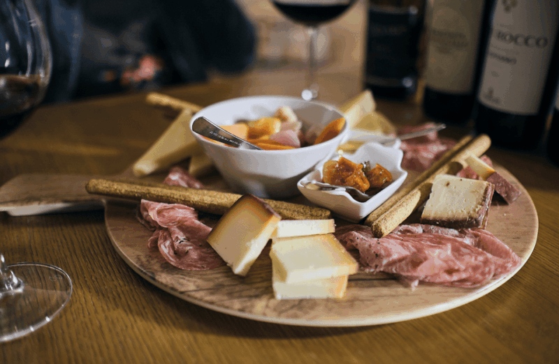 wine-tasting-near-the-aquarium-of-genoa