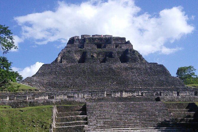 xunantunich-maya-pyramid-and-barton-creek-cave-canoeing-combo