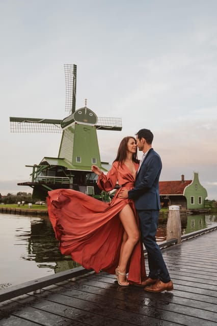 zaanse-schans-photoshoot-near-amsterdam-with-windmills