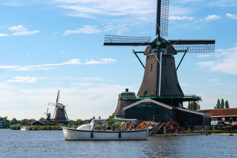 zaanse-schans-private-cruise-live-guide-drinks-included