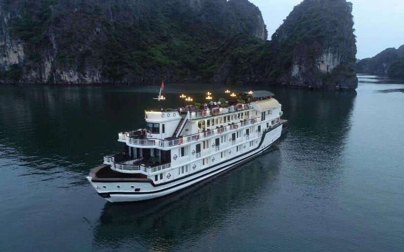 2-day-peaceful-in-bai-tu-long-bay-with-luxury-cruise