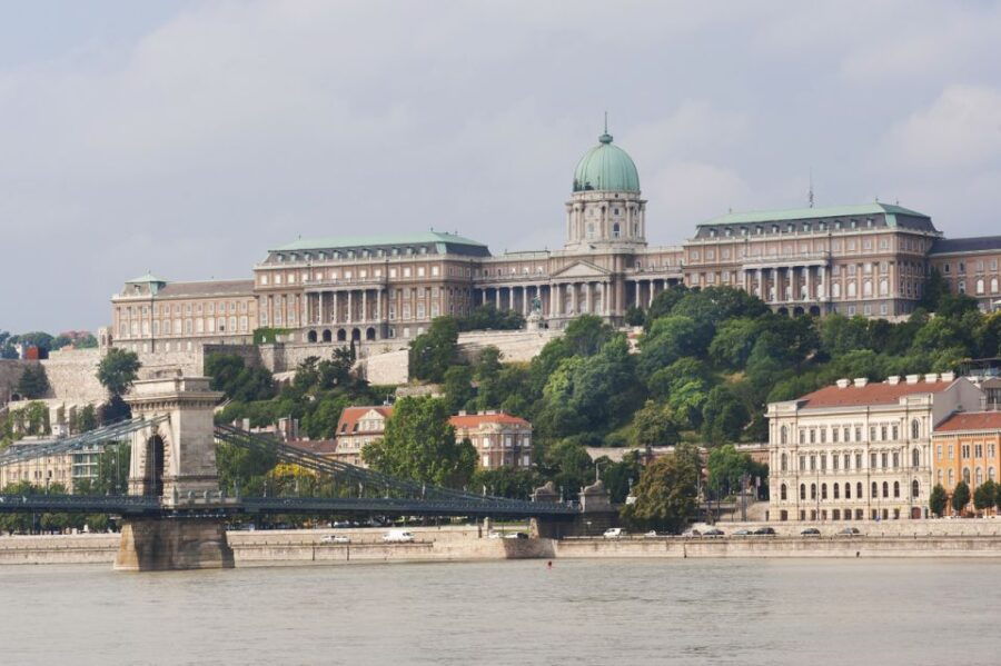 3-hour-orientation-walking-tour-of-buda-and-pest