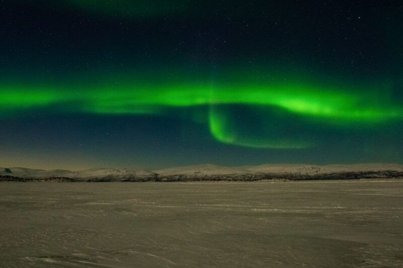 abisko-aurora-snowshoeing