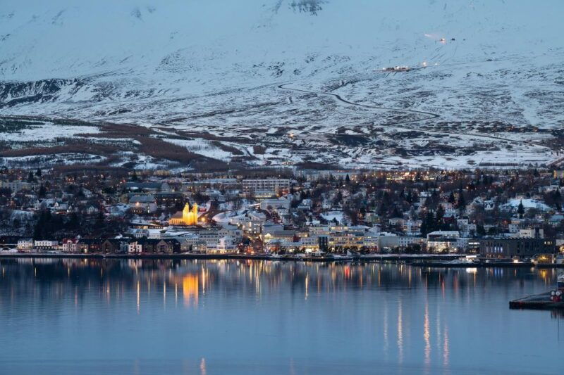 akureyri-arctic-coastline-whale-watching