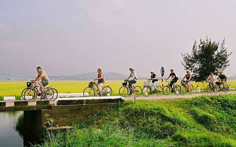amazing-mai-chau-day-tour-small-group-with-biking-and-lunch
