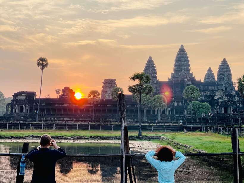 angkor-wat-sunrise-tour-in-siem-reap-small-group