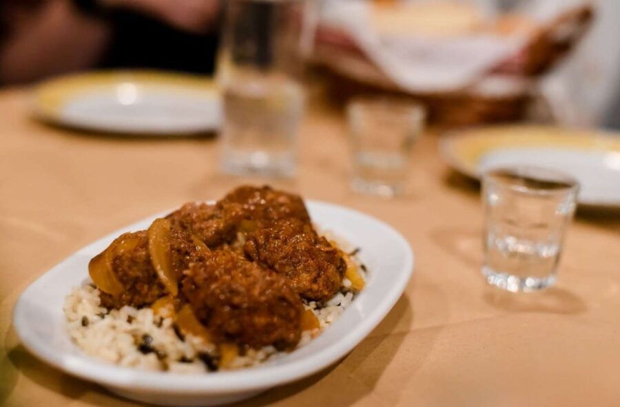 athens-food-and-wine-tasting-tour-at-night