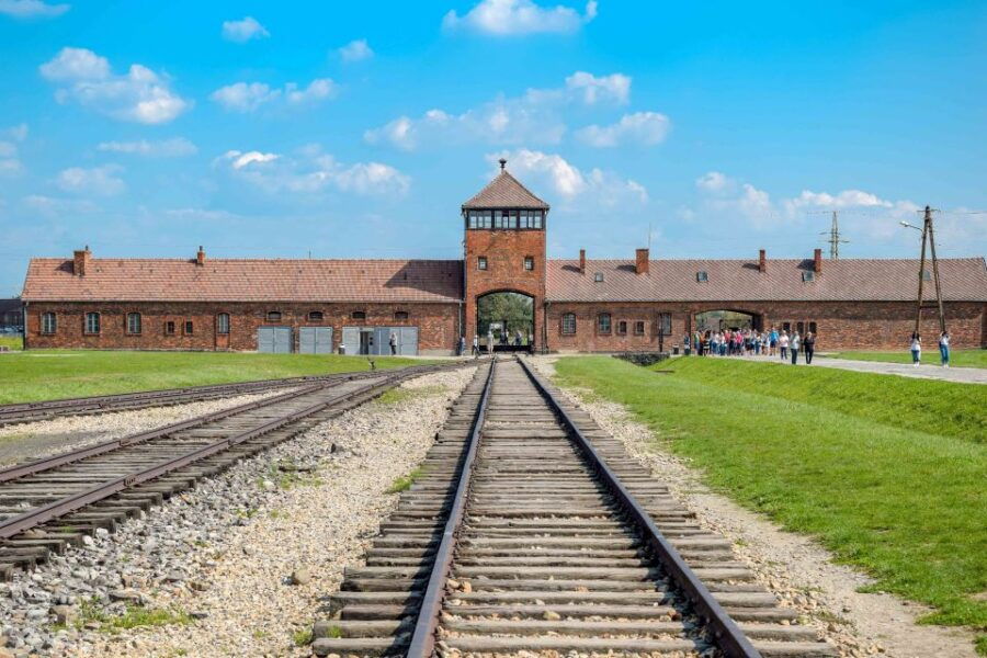 auschwitz-birkenau-skip-the-line-ticket-and-guided-tour