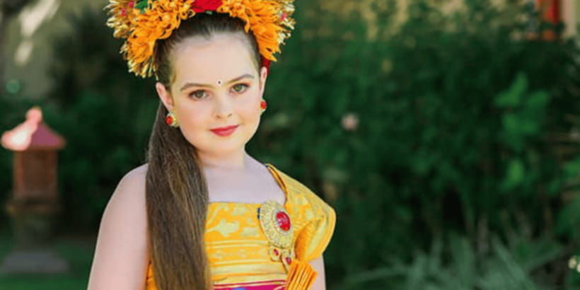 bali-balinese-costume-in-your-resident-with-photography