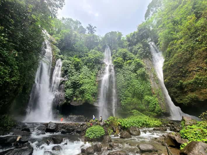 bali-hidden-trekking-waterslide-sekumpul-fiji-waterfall