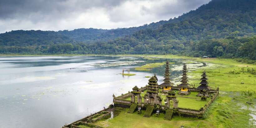 bali-munduk-waterfalls-trek-twin-lakes-and-temple-tour